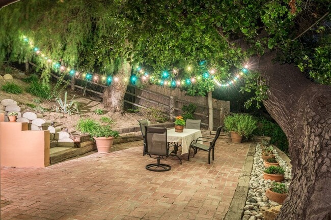 Building Photo - 5734 Fairview Pl