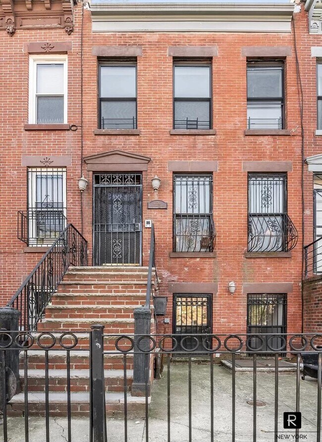 Primary Photo - 1126 Herkimer St