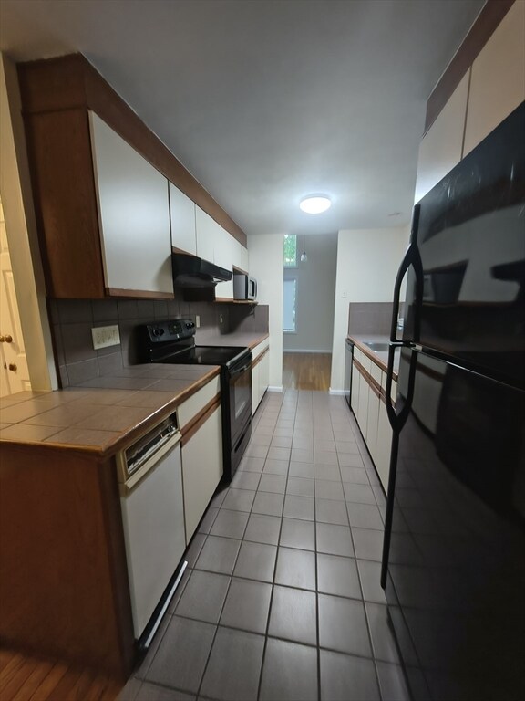 Building Photo - 16 Hundred Oaks Ln
