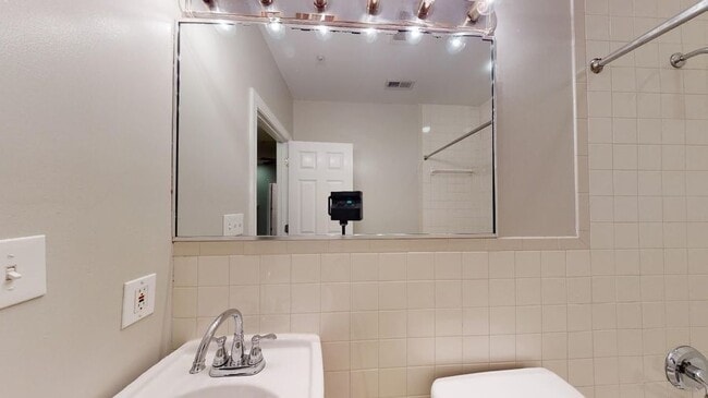 Building Photo - 1417 Chapin St NW