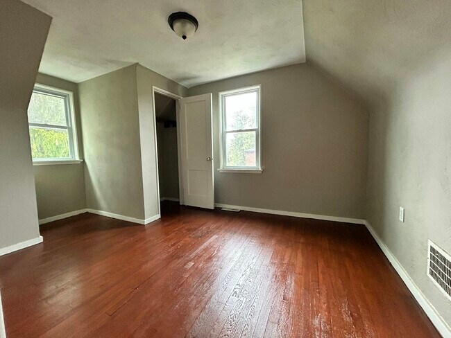 Building Photo - 151 Collins Dr