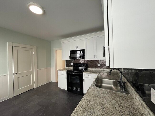 Building Photo - 6 Lexington St