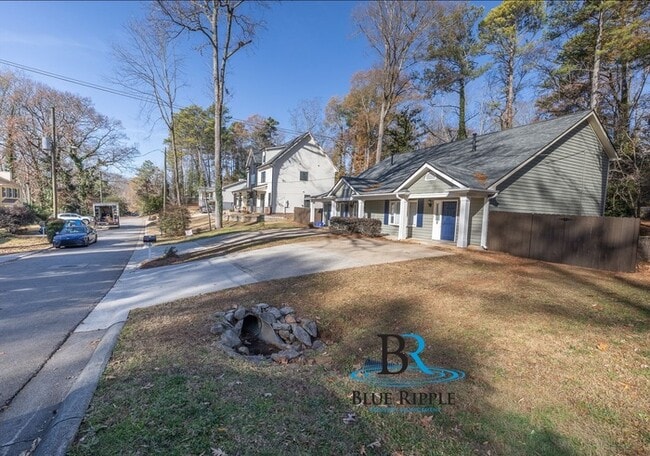 Building Photo - Spacious 3BR/2Bth Prime Smyrna Location on Dead End Street! Move in Special