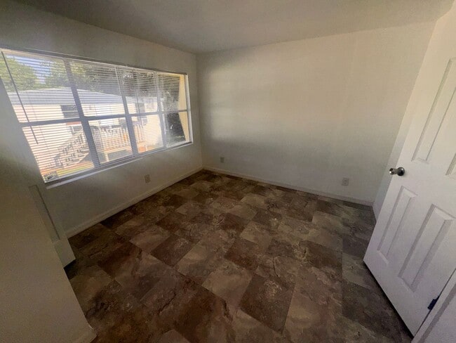 Building Photo - 1157 S Christiana Ave