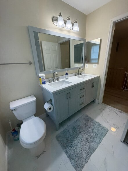 2nd Full bathroom - 4614 Buckhorn Rdg