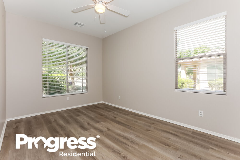 Building Photo - 4101 S Vineyard Ave