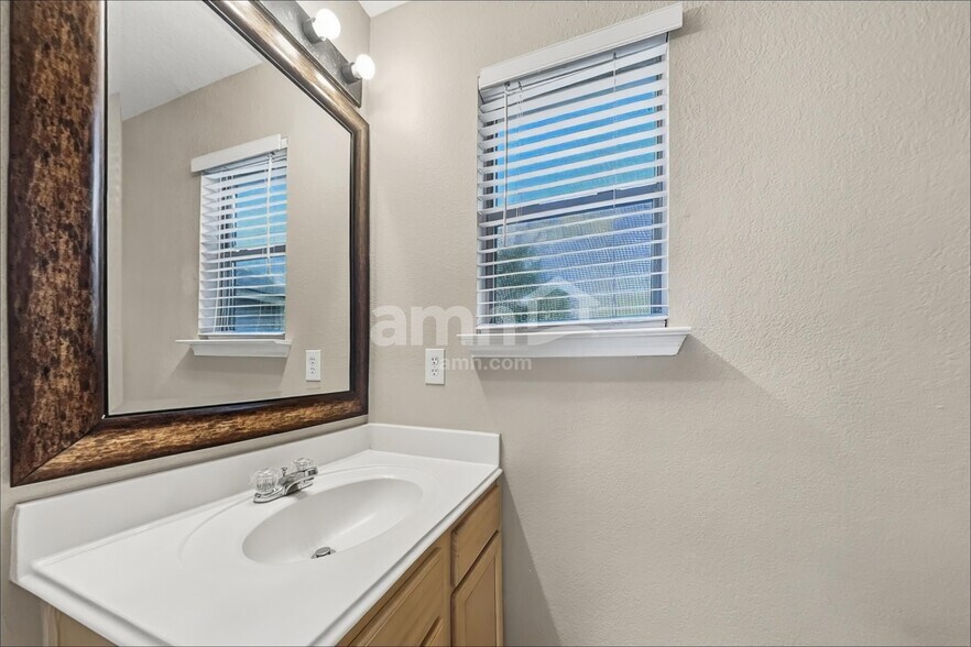 Building Photo - 11411 Seven Sisters Dr