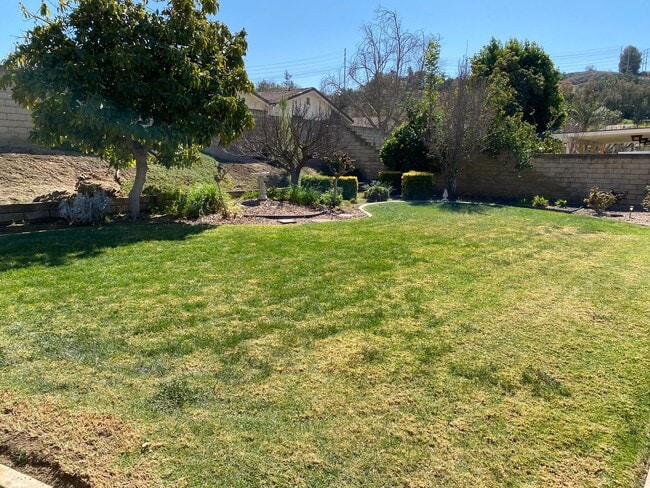 Building Photo - Single story 3 bed, 2 bath Moorpark home with yard