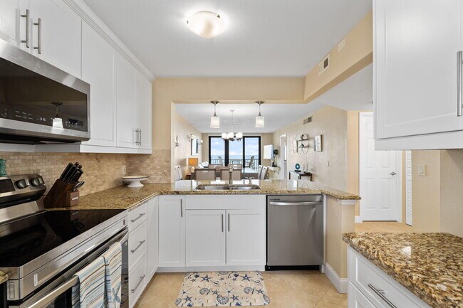 Building Photo - 7380 S Ocean Dr