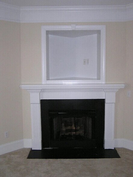 Building Photo - Room in Townhome on Windermere Dr