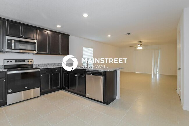 Building Photo - 4 Bedroom Pet-Friendly Home in Mascotte, FL with Main Street Renewal