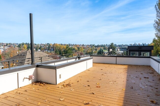 Building Photo - 3Bd/3.5Ba Seattle Townhouse