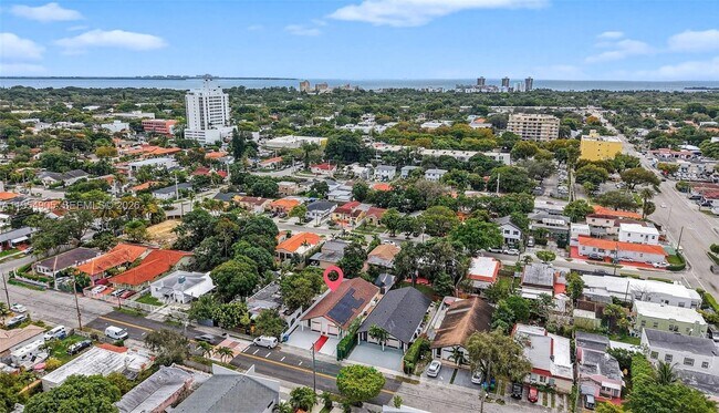 Building Photo - 1632 SW 19th Ter