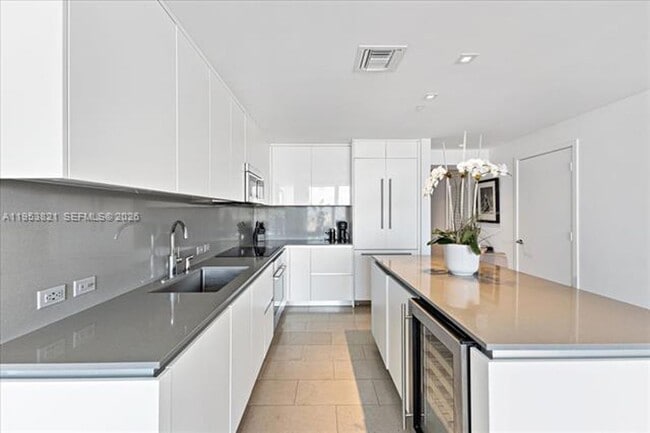 Building Photo - 88 SW 7th St