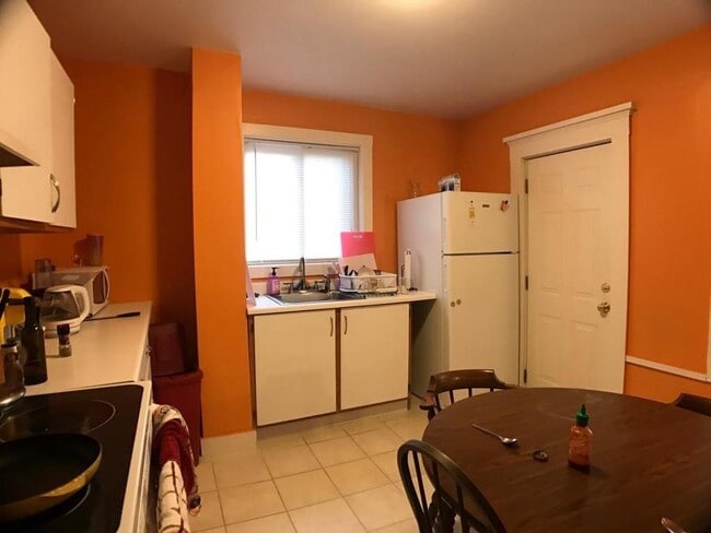 Building Photo - 33 Dennison St