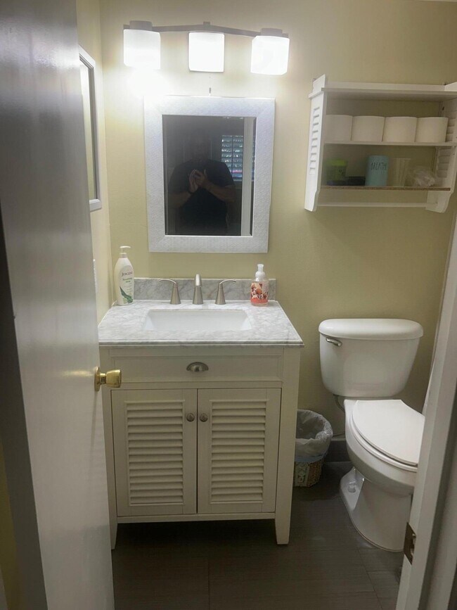 Building Photo - 207 Tropic Isle Dr