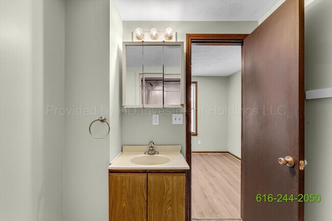 Building Photo - 110 W Elm St