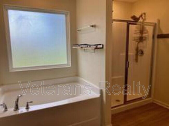Building Photo - 8 Periwinkle Ln