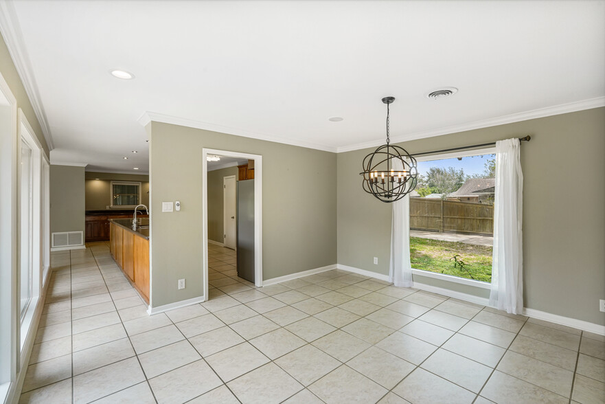 Building Photo - 4942 Cherry Hills Dr