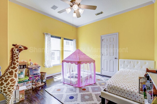 Building Photo - 1515 Hyde Park Blvd