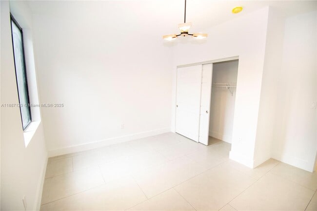 Building Photo - 8173 Silver Palm Ct