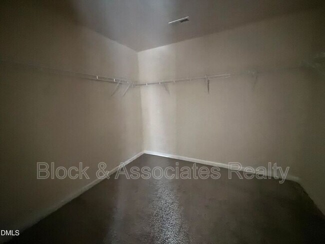 Building Photo - 268 Abbots Ml Dr