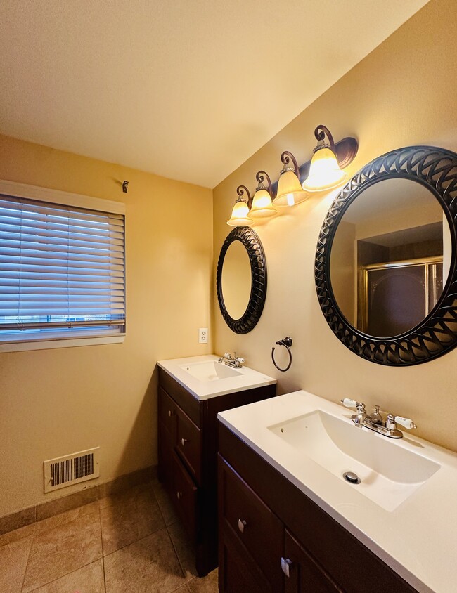 Building Photo - 30244 Southampton Ln