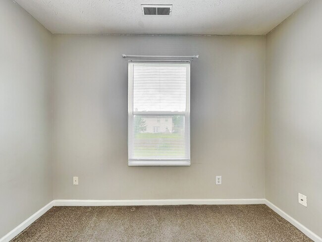 Building Photo - 10121 Pendula Dr