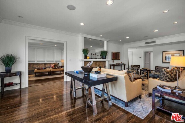 Building Photo - 11745 Montana Ave