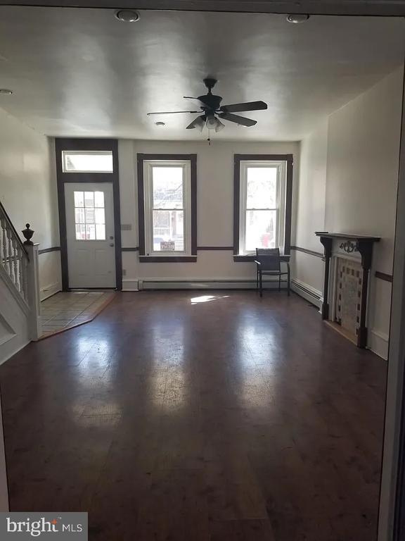 Building Photo - 205 Noble St