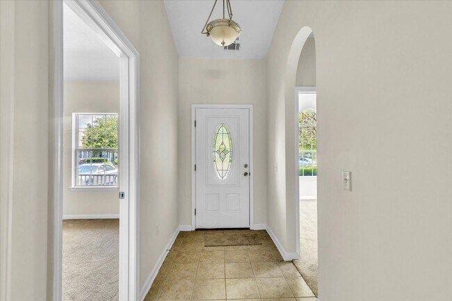 Building Photo - Better Than New 3 Bed/2 Bath Townhome in S...