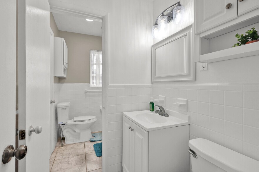 1.5 bath - 7464 Old Kings Rd S