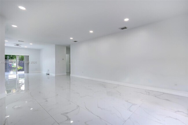 Building Photo - 15548 SW 19th Ln