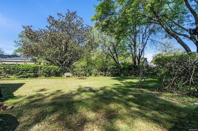 Building Photo - 2925 Fernway Dr