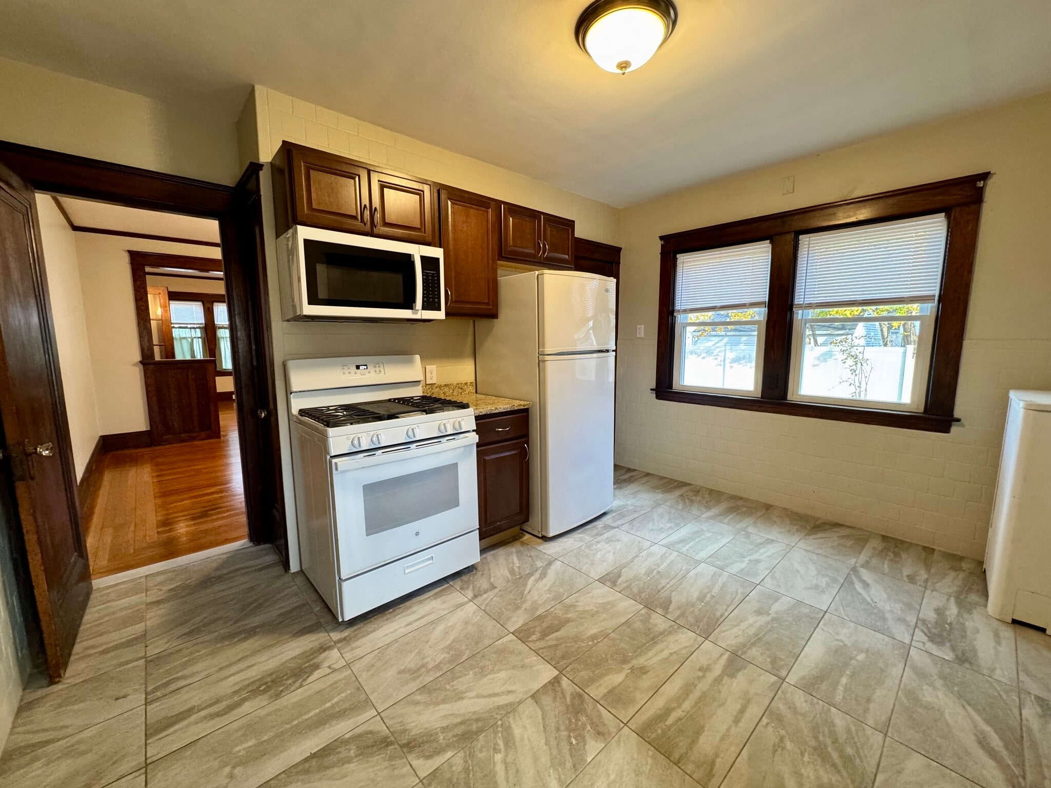 Building Photo - 16 Davis Ave