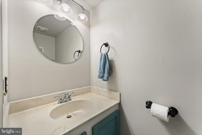 Building Photo - 6014 Martins Landing Ln