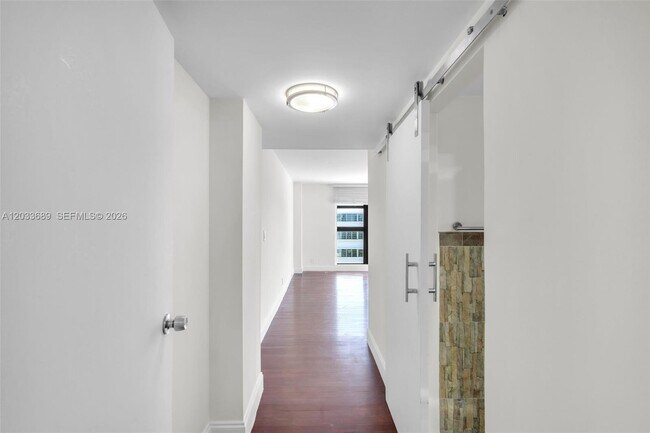 Building Photo - 1800 Collins Ave