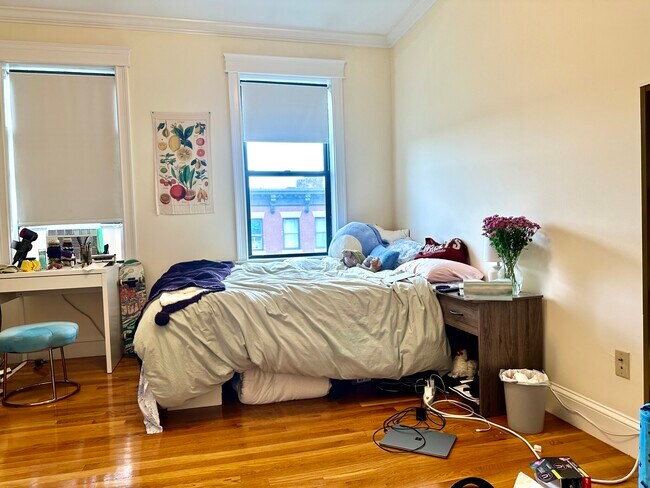 Building Photo - 27 Glenville Ave