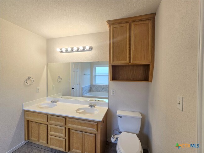 Building Photo - 5705 Mandalay Dr