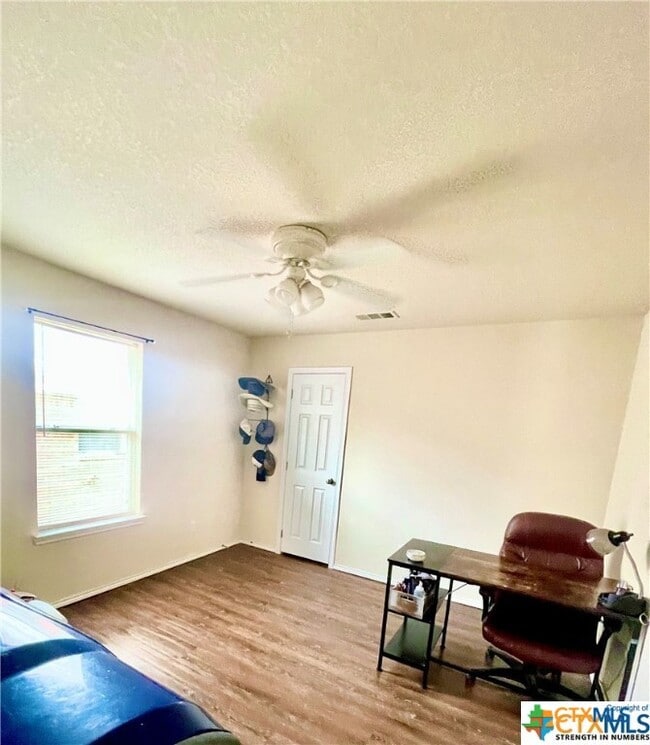 Building Photo - 100 Calcite Ln