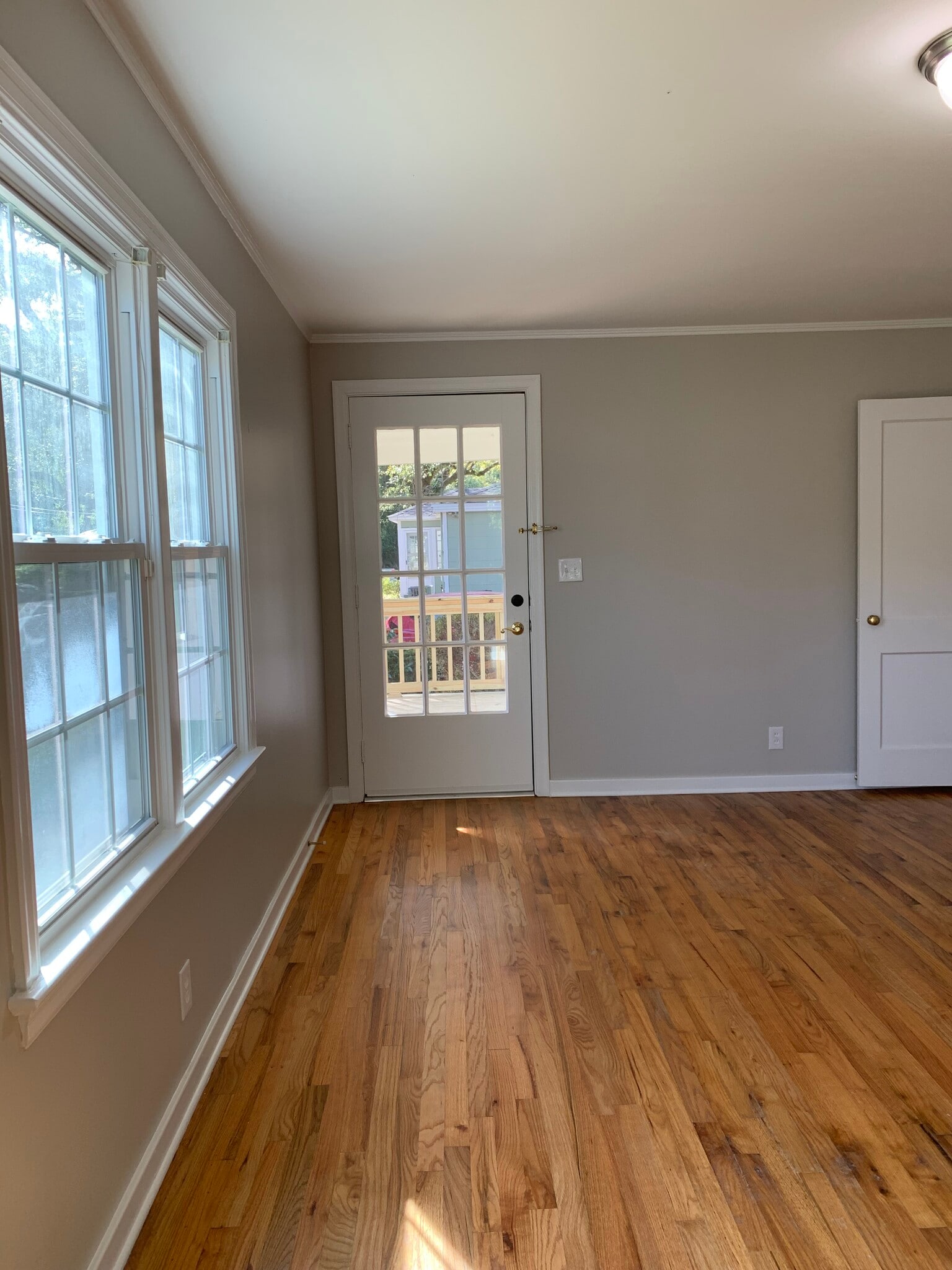 Building Photo - 114 Ellinor St