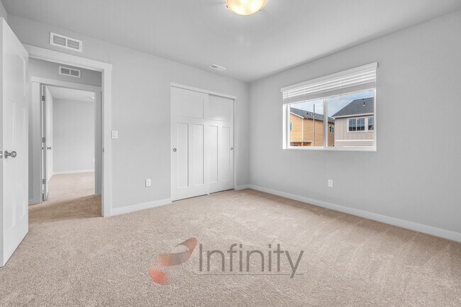 Building Photo - 8943 SW Vermillion Dr