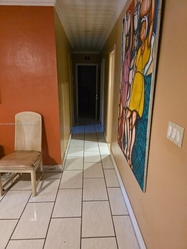 Building Photo - 620 NW 199th St