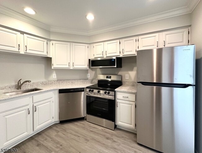 Building Photo - 188 Jamestown Rd