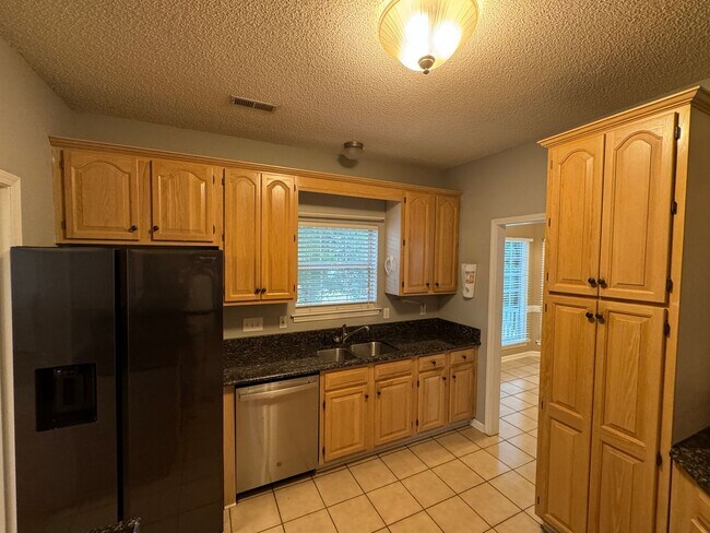 Building Photo - 17115 Grenache Ct