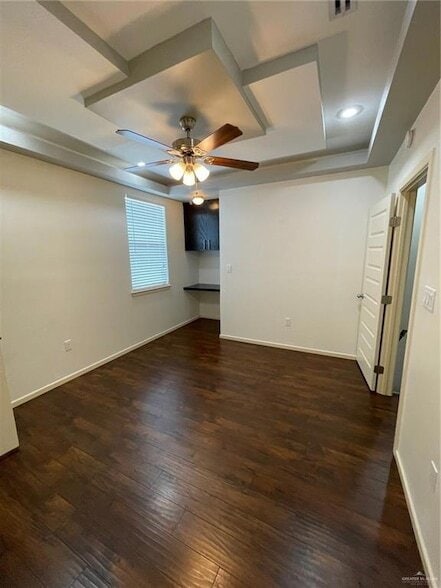 Building Photo - 1312 E Daffodil Ave