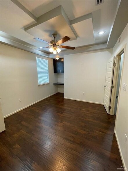 Building Photo - 1316 E Daffodil Ave