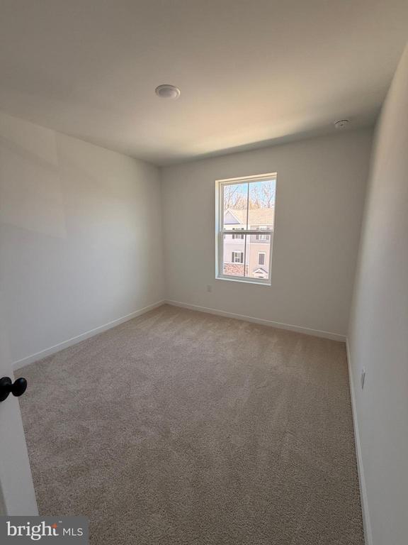 Building Photo - 46 Basswood St