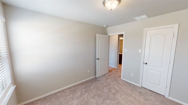 Building Photo - 707 Thicket Bluff Dr