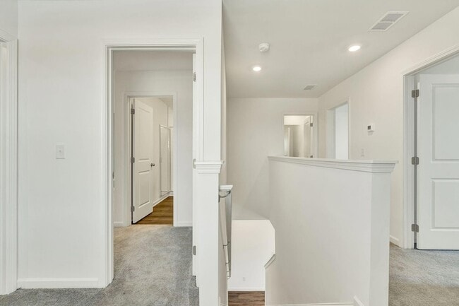 Building Photo - 5010 Highwood Dr